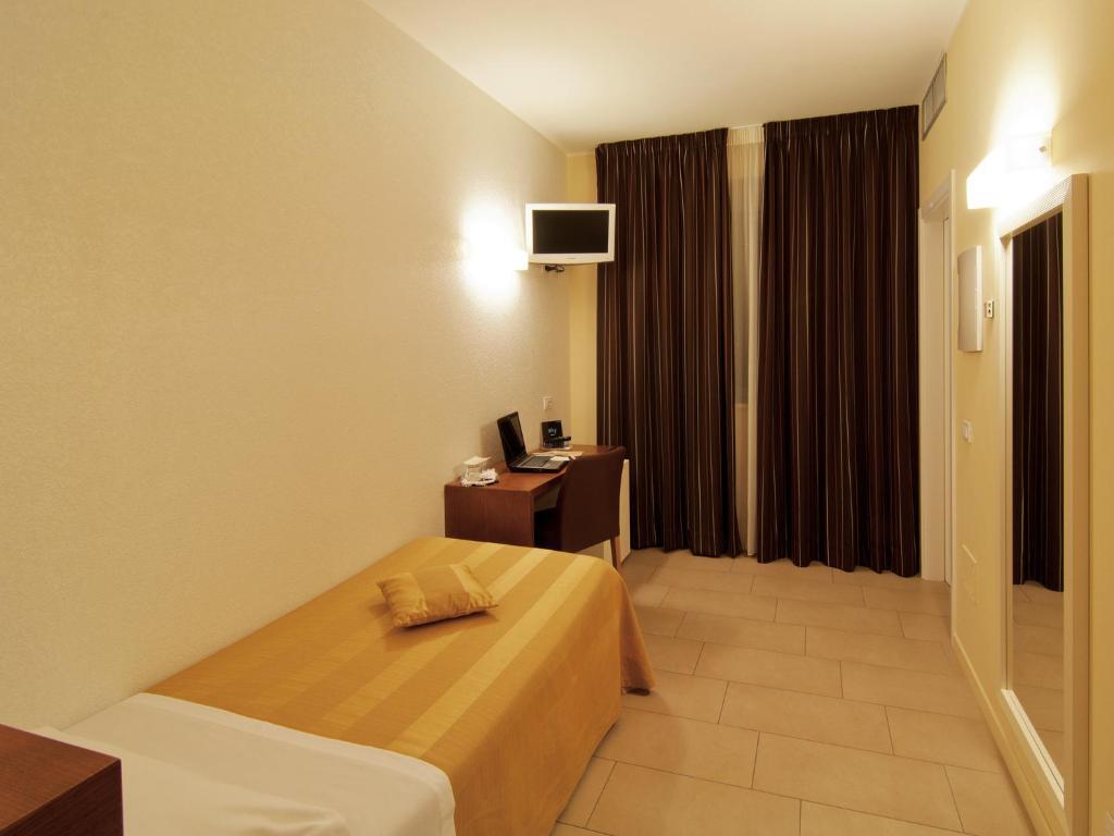 Hotel Cluentum Tolentino Zimmer foto